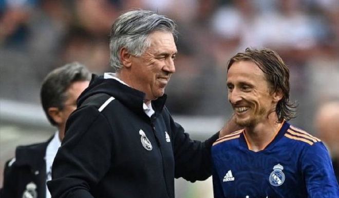 主帅背后长 主帅背后长