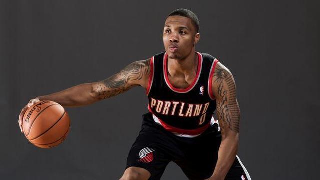 的姿态面对 的姿态面对